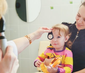 На приеме у детского офтальмолога